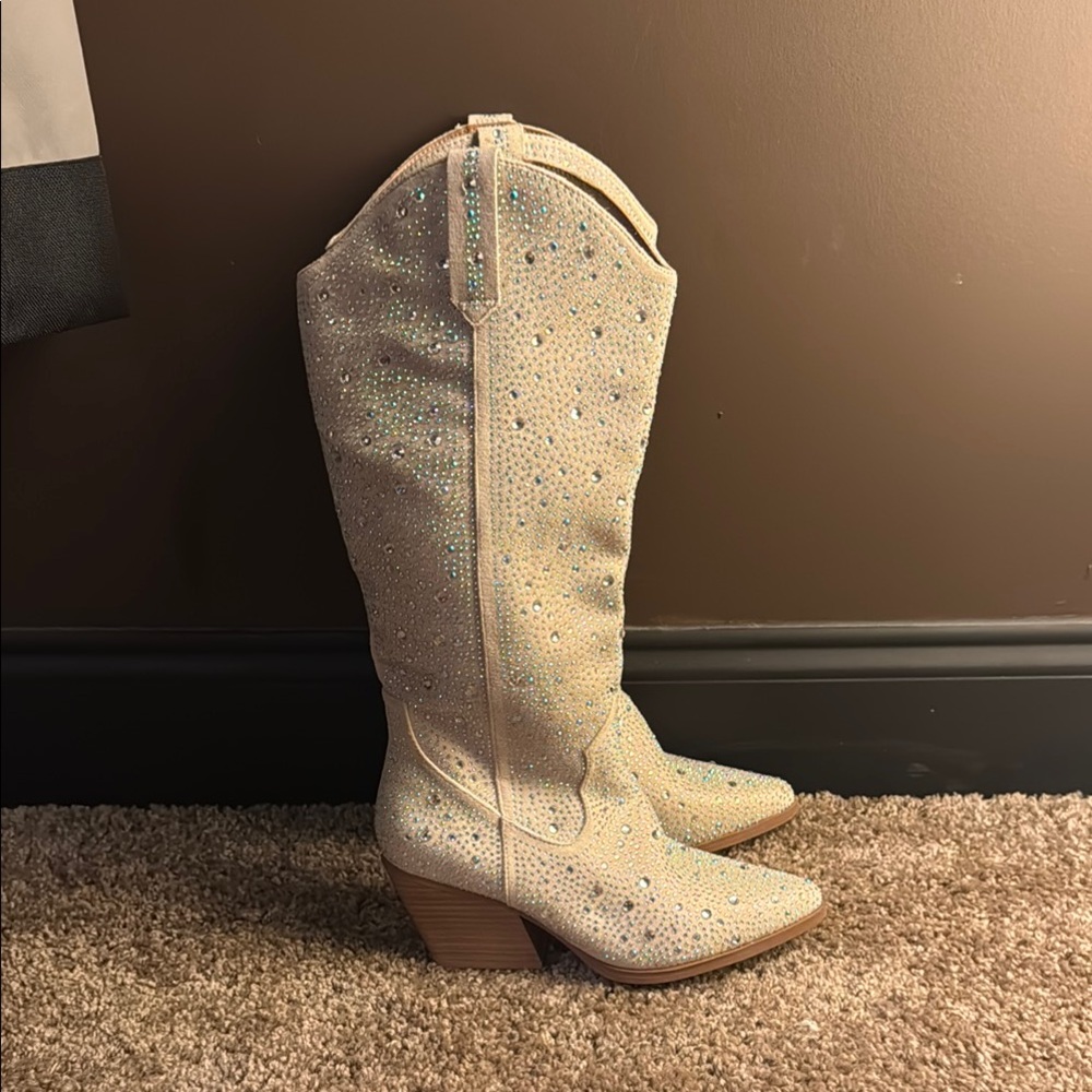 Elegant Cream Western Boots